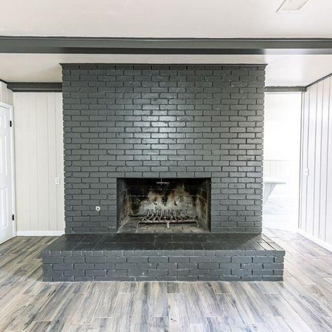 Building Photo - Room to Grow! Spacious, Remodeled 3/2/2 in Great Location!