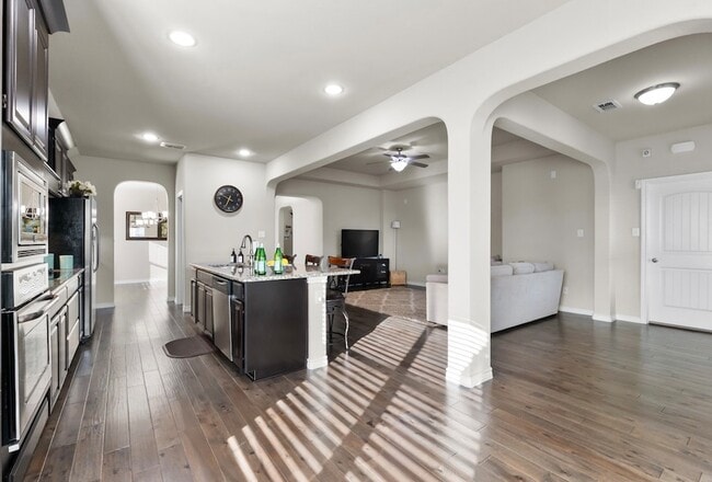 Building Photo - 307 Acadia Ln