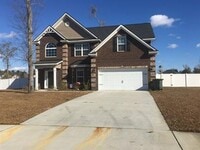 Building Photo - 607 Red Oak Ln