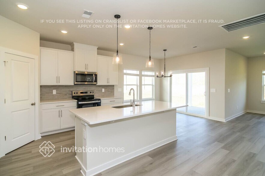 Building Photo - 1126 Bluffton Cir