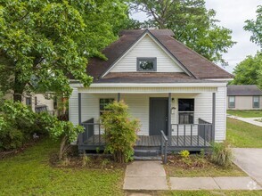 Building Photo - Freshly Updated 3 Bedroom House