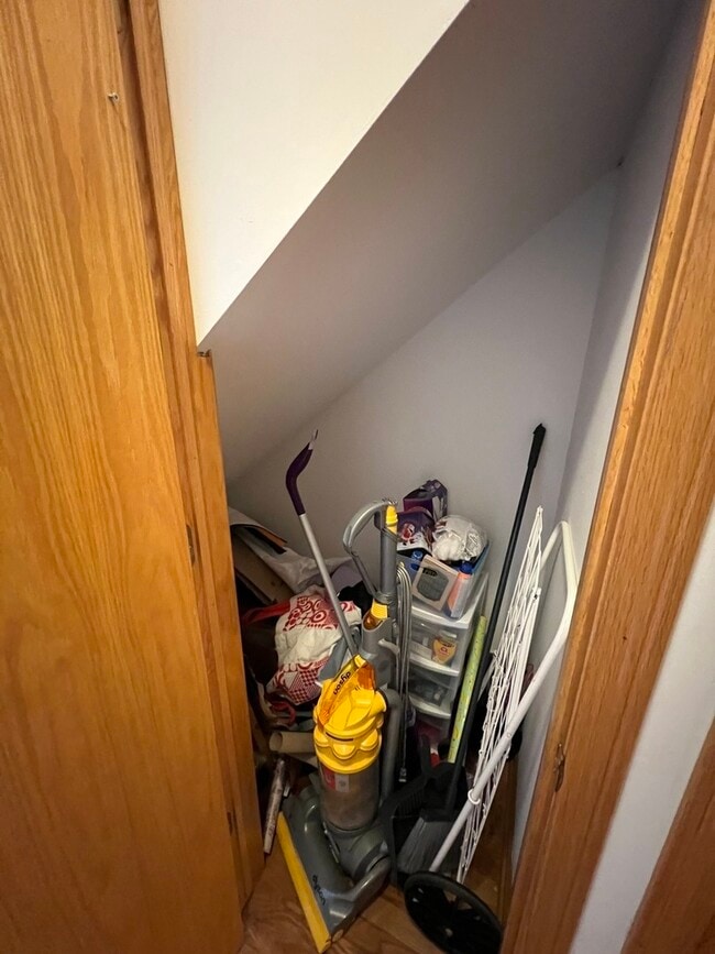 Building Photo - 4101 N Kenmore Ave