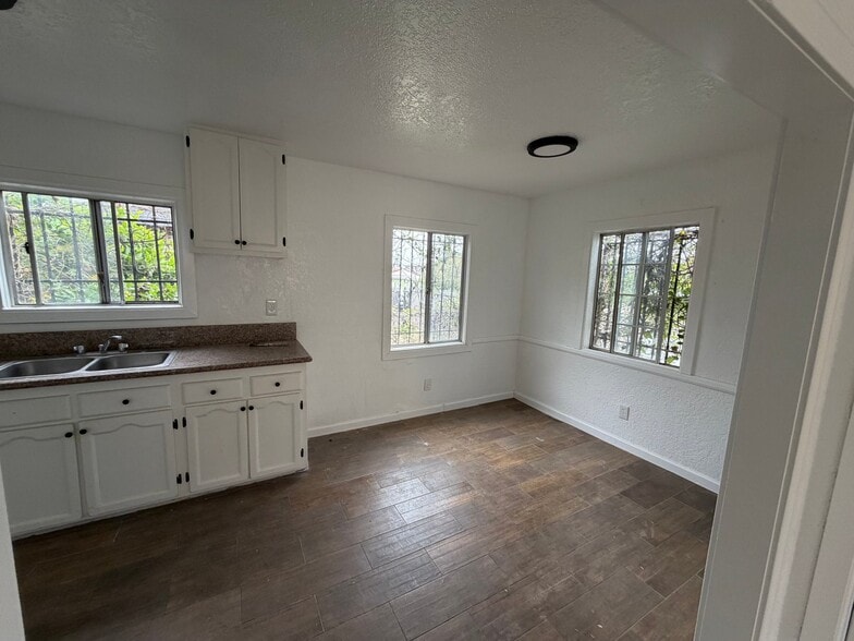 Building Photo - 11100 Normandie Ave
