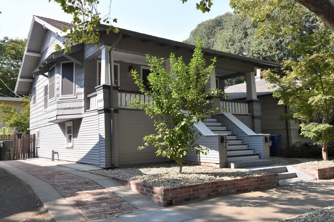Building Photo - 306 24th St