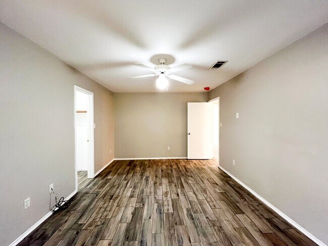 Building Photo - Available NOW Beautiful 1 story, 3 bedroom, 2 bath home. This is exactly what you have been looki...