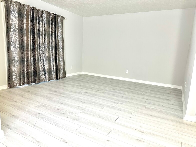 Building Photo - 124 S Sherrin Ave