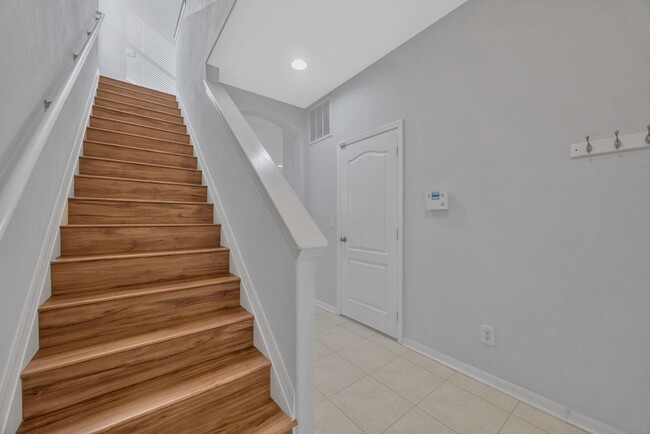 Building Photo - 10414 Tulip Field Way
