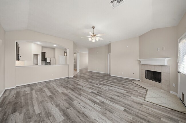 Building Photo - 24503 Lakecrest Bend Dr