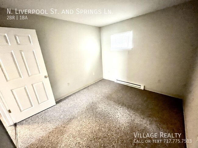 Building Photo - No steps! Affordable 2-Bed Convenient to I...