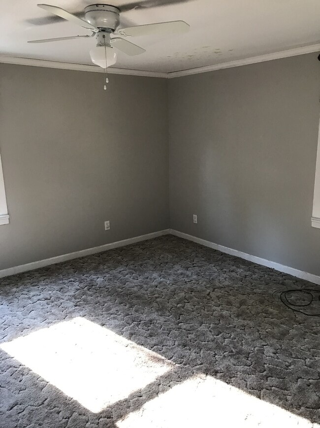 Building Photo - 2 Bed, 1 Bath House