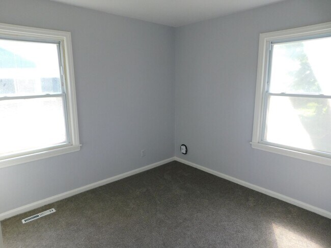Building Photo - Charming 2 bedroom, 1 bathroom home locate...
