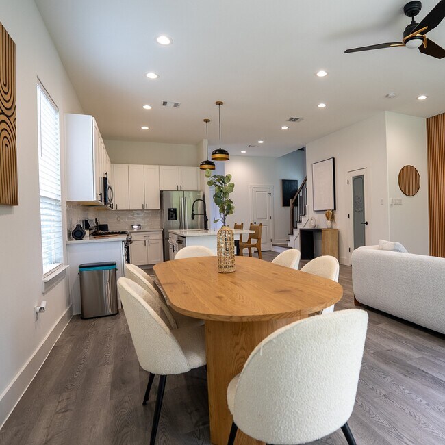 Building Photo - 3818 Lynnfield St