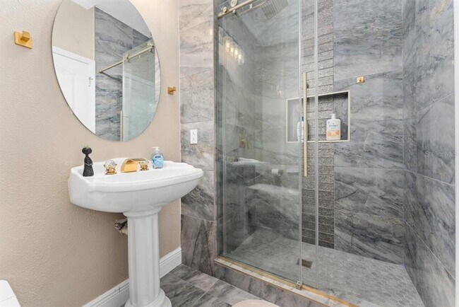 Building Photo - 2832 Rodeo Dr