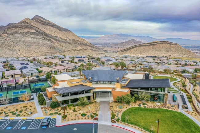 Building Photo - Stunning 5Bed/4.5 Bath home located in a prestigious guard gated community in Summerlin