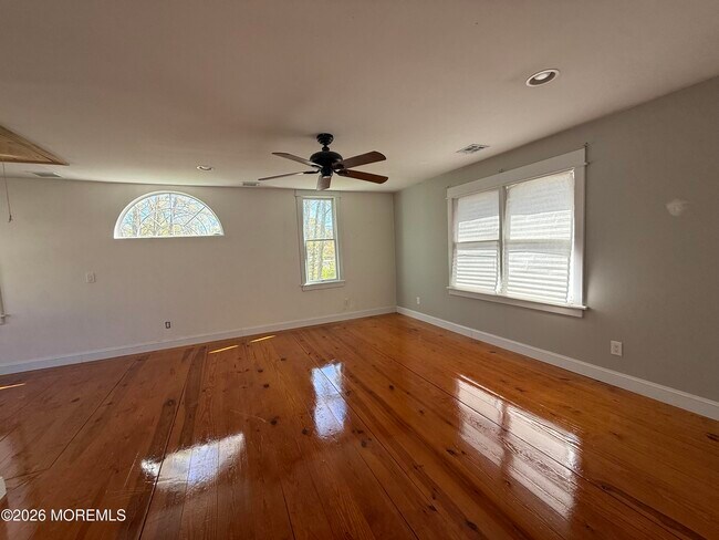 Building Photo - 605 Farrelly Ave