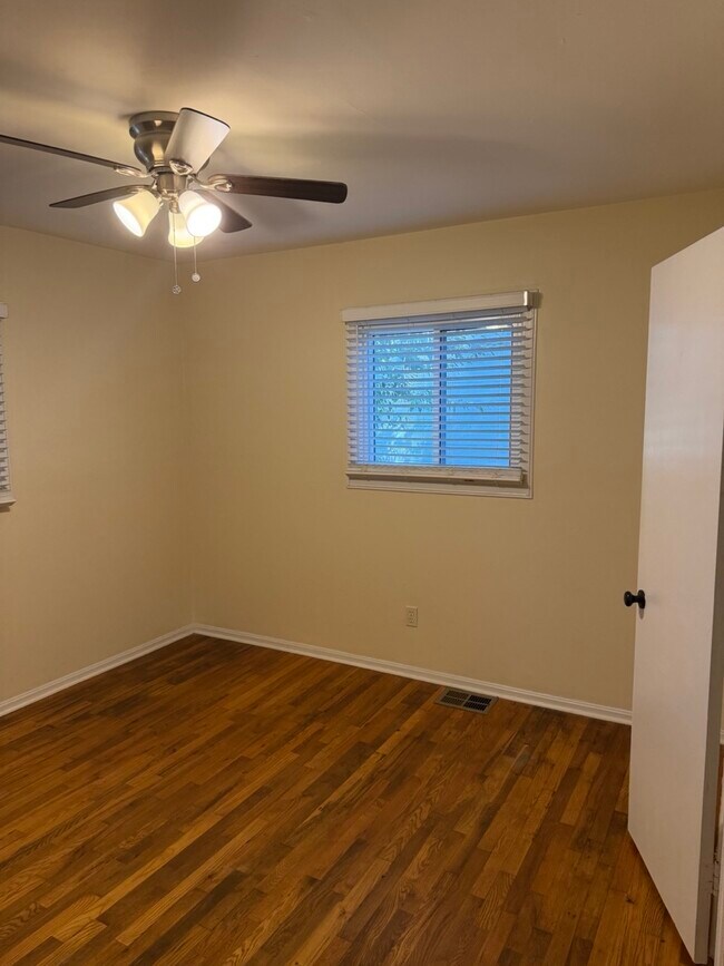 Building Photo - 1068 Palafox Dr NE