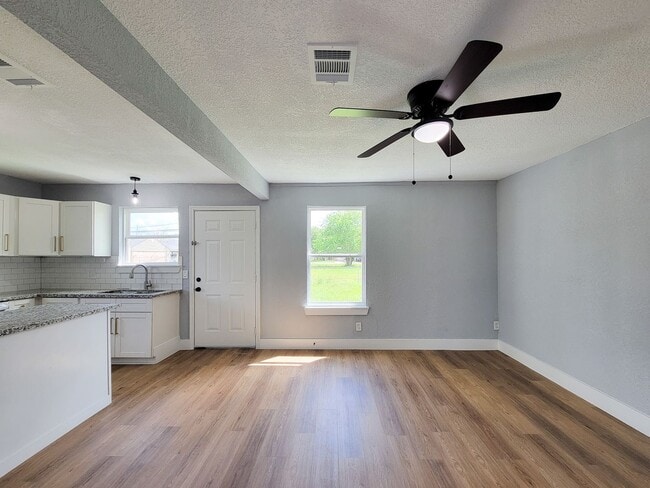 Building Photo - This beautifully updated 4-bedroom home is just under two miles from Highway 288 and Loop 610, ma...