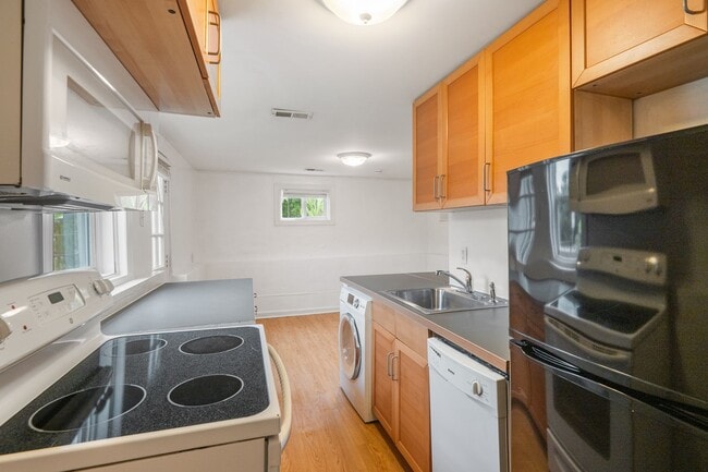 Building Photo - Cozy & Efficient 1 Bed/1 Bath in Carrboro