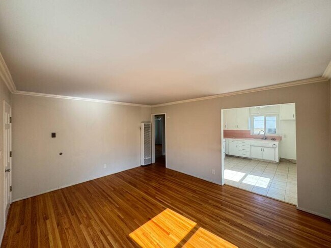 Building Photo - 2.0 bedroom in Pasadena California 91104