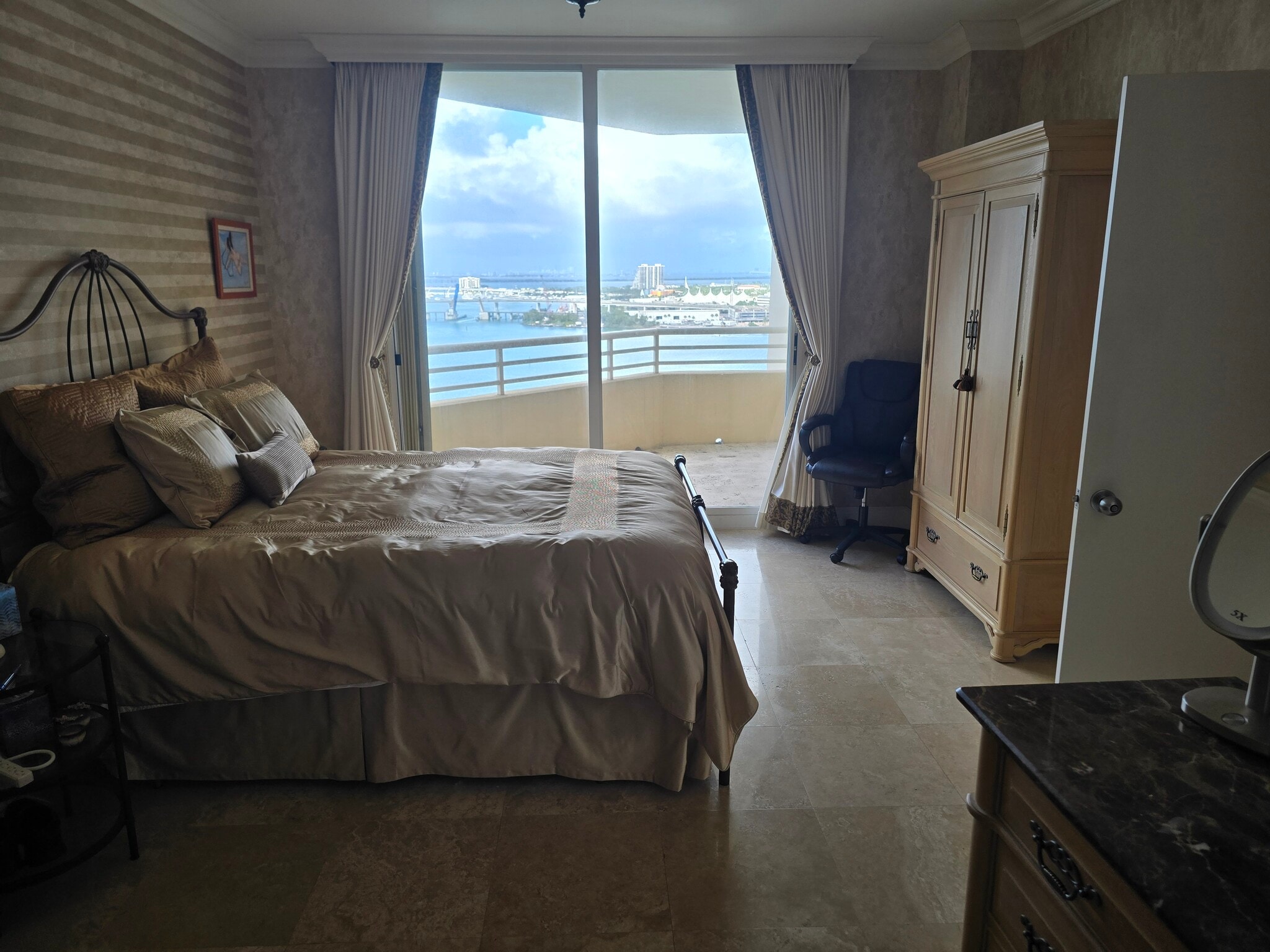 Building Photo - 888 Brickell Key Dr