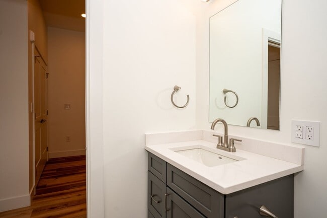 Building Photo - 102 W 6th St