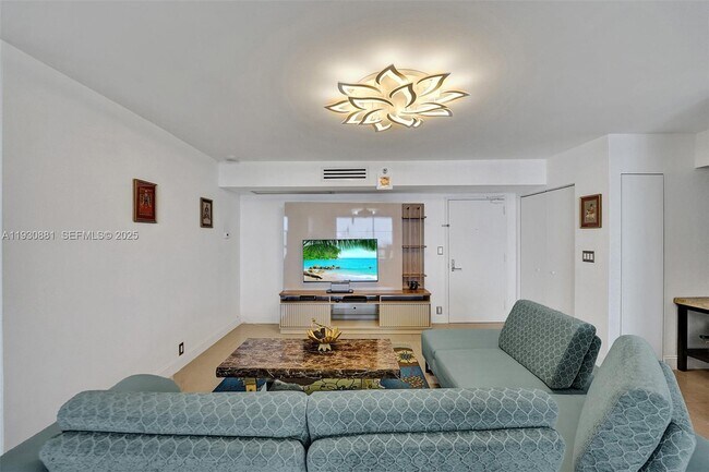 Building Photo - 3530 Mystic Pointe Dr