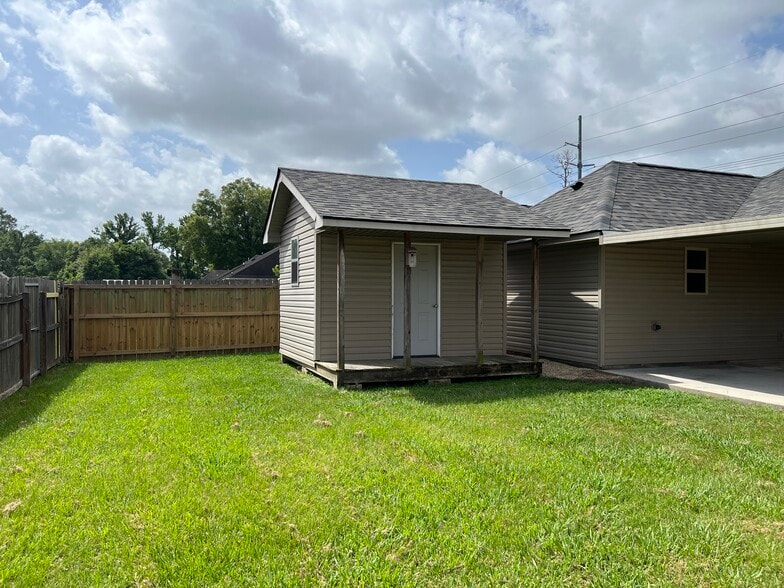 Storage - 9417 Lockhart Rd