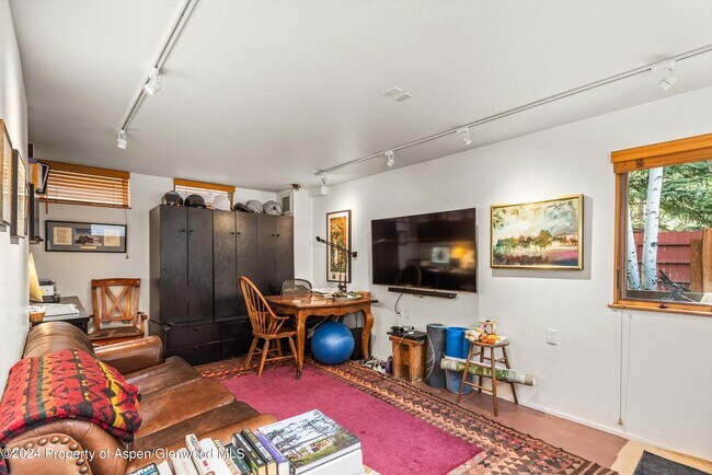 Building Photo - 308 Park Ave