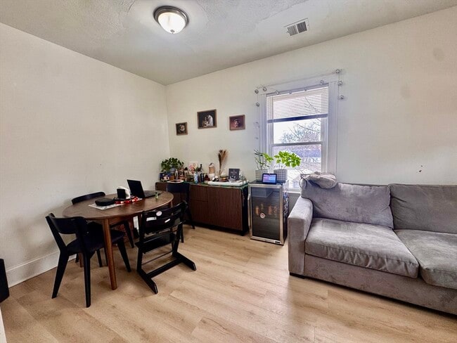 Building Photo - 127 Eliot St