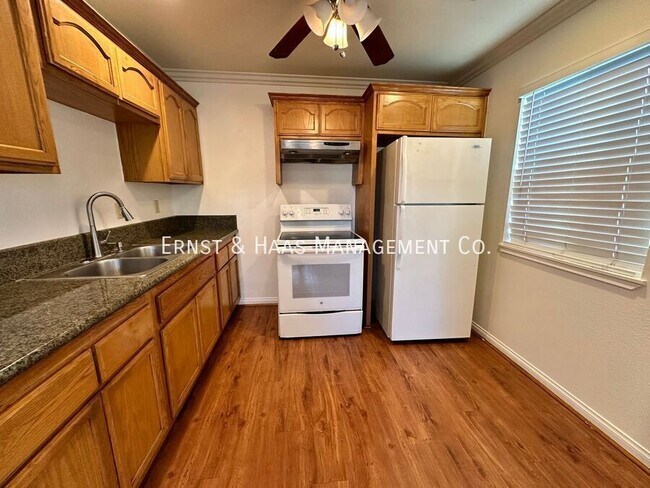 Building Photo - 1120 East E Street