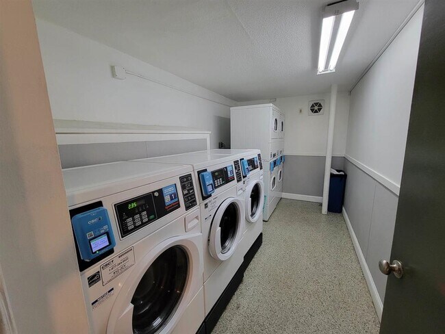 Building Photo - 136 Mammoth Rd