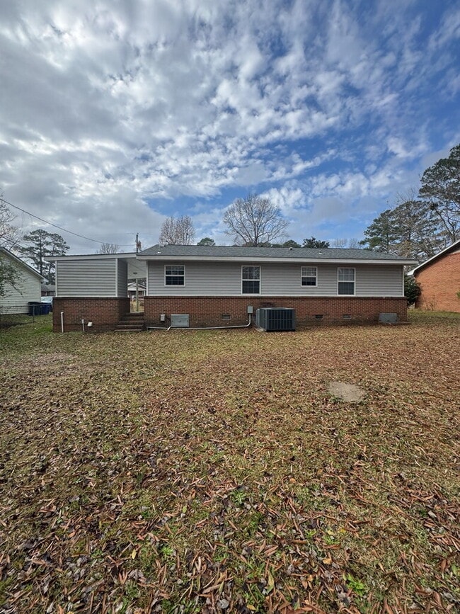 Building Photo - 123 Arthur Ct