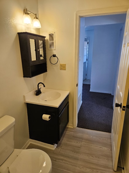 Building Photo - 2124 W Jackson St