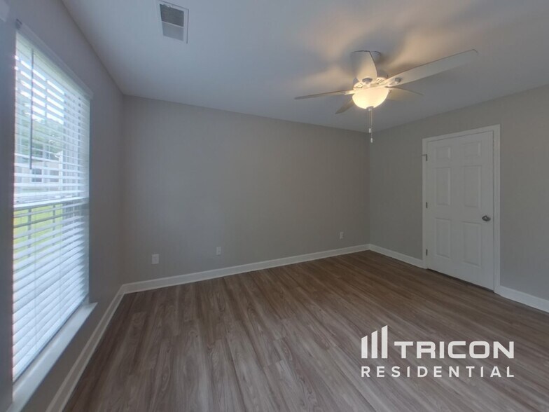 Building Photo - 124 Bathurst Ln