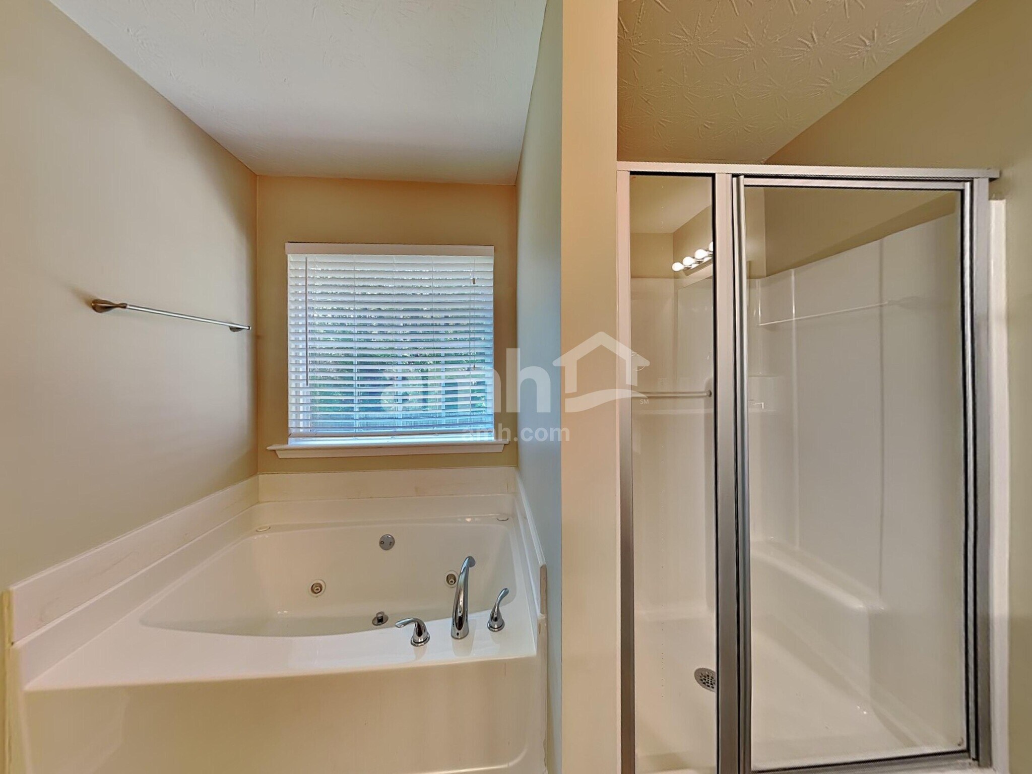 Building Photo - 332 Sunderland Way