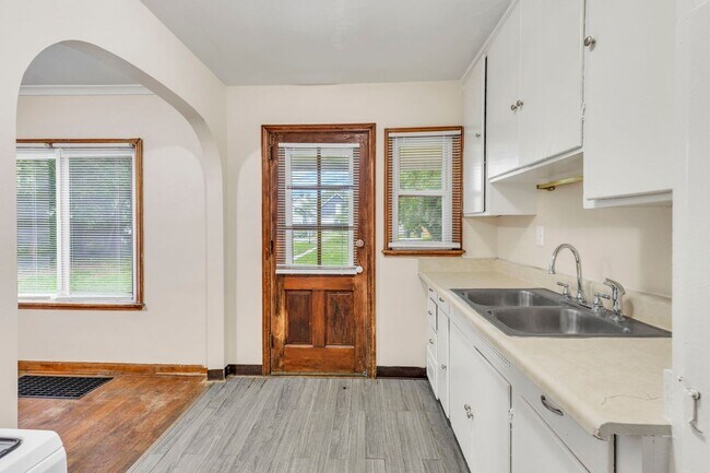 Building Photo - 47-53 S Burgess Ave
