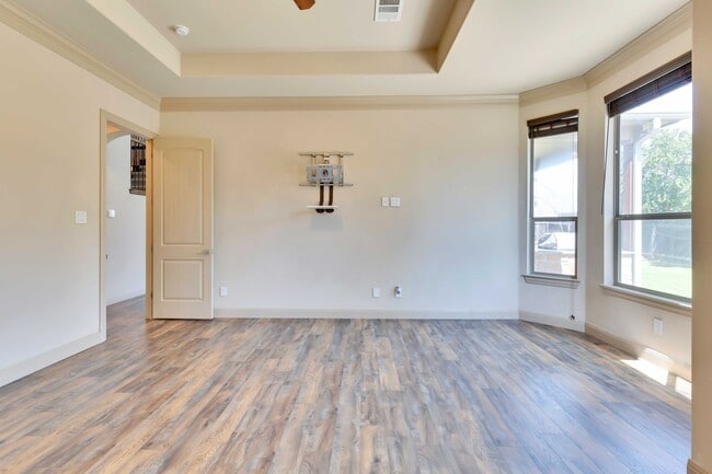 Building Photo - 2500 Speidel Dr