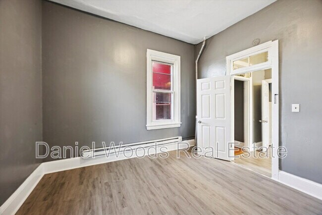 Building Photo - 330 Kerlin St