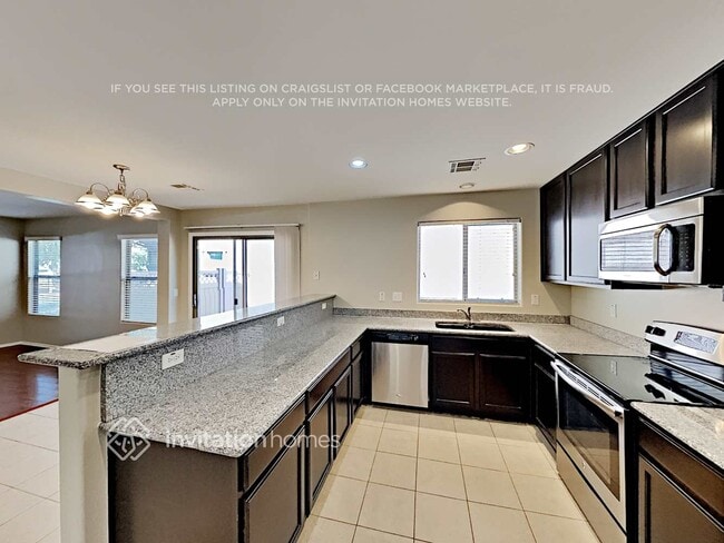 Building Photo - 932 S Sabino Dr