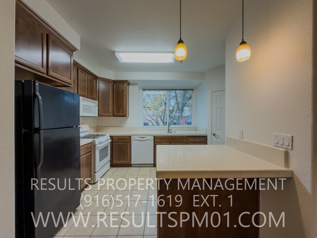 Building Photo - Excellent Natomas Townhouse