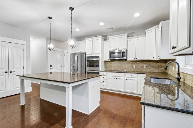 Building Photo - Beautiful Low Country Home in Rose Dhu!