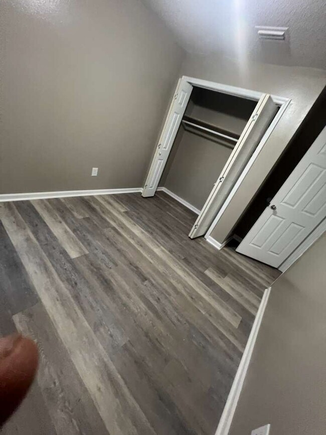 Building Photo - 10405 Riverbend Cir