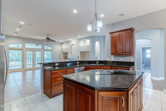 Building Photo - 2465 Pinehurst Ln