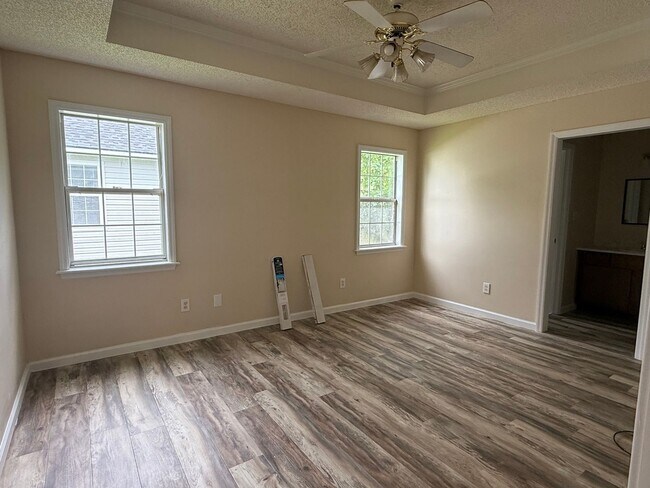 Building Photo - 3BR/2BA Single-Family Home with Versatile Bonus Room & No Carpet!