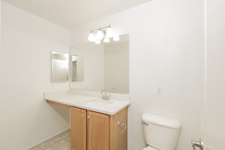 Building Photo - 706 N 112th Dr