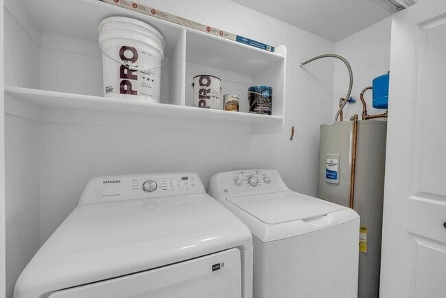 Building Photo - Remodeled La Venita Condo!