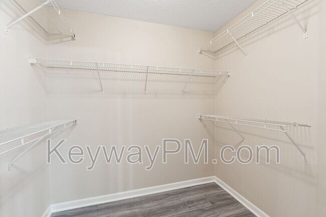 Building Photo - 304 Elbrus Way