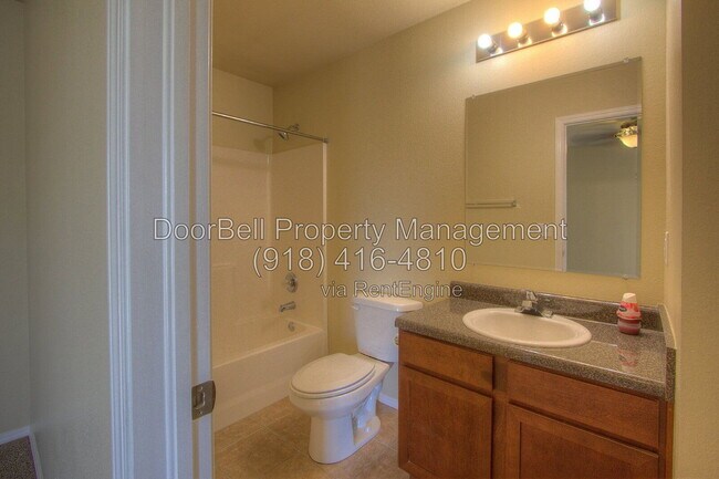Building Photo - 5807 N 34th St