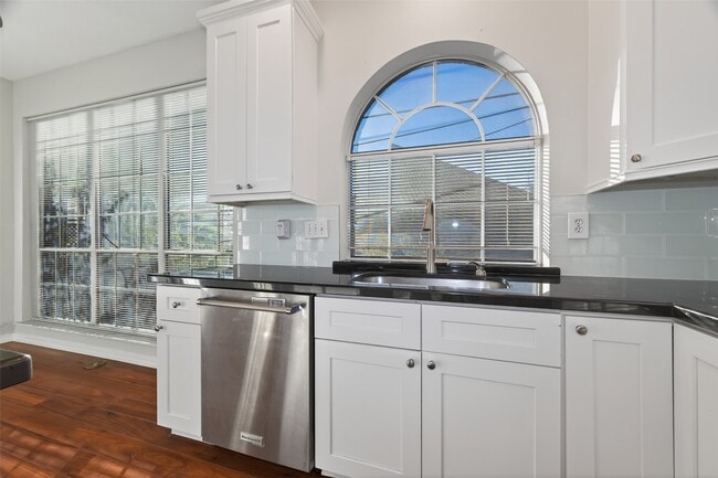 Building Photo - 12912 Kingsbridge Ln