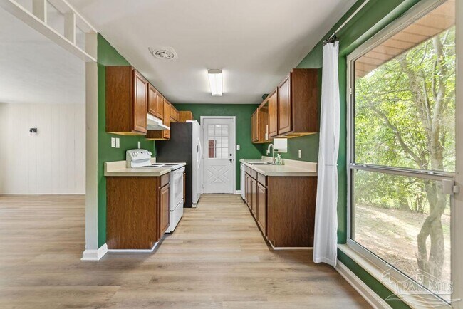 Building Photo - 4936 Springhill Dr